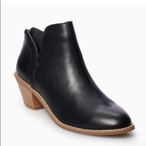 Black Chelsea Ankle Boots with Faux wood heel🖤